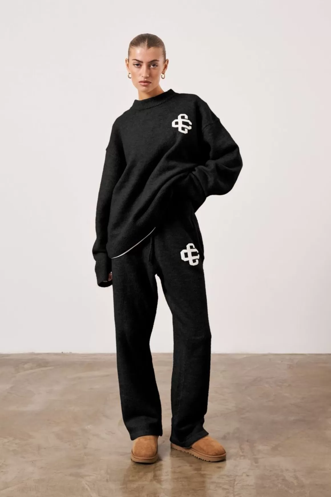 The Couture Club Knitwear>Fluffy Knit Emblem Crew Black